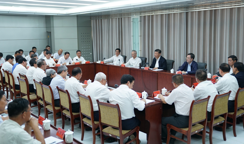 8月19日至22日，中共中央總書記、國家主席、中央軍委主席習(xí)近平在甘肅考察。這是19日下午，習(xí)近平在敦煌研究院同有關(guān)專家、學(xué)者和文化單位代表座談并發(fā)表重要講話。