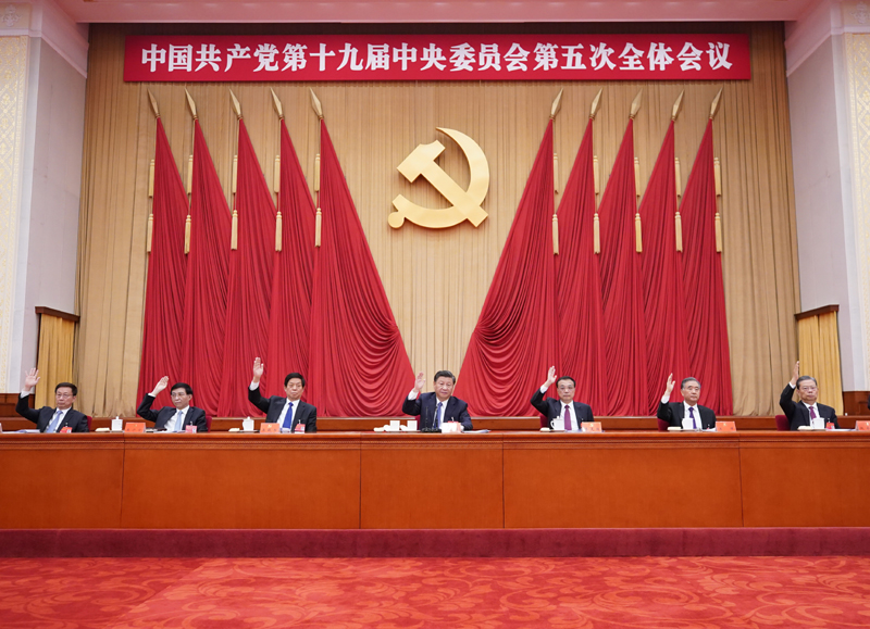 中國共產(chǎn)黨第十九屆中央委員會第五次全體會議，于2020年10月26日至29日在北京舉行。這是習(xí)近平、李克強(qiáng)、栗戰(zhàn)書、汪洋、王滬寧、趙樂際、韓正等在主席臺上。新華社記者 王曄 攝
