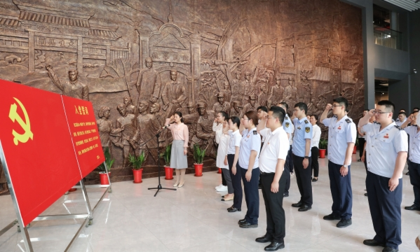上好機(jī)關(guān)新發(fā)展黨員“入黨第一課”