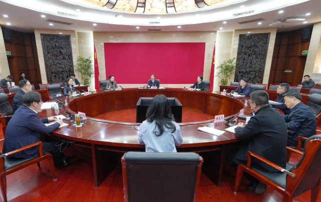 區(qū)委常委會會議暨區(qū)委黨的建設(shè)工作領(lǐng)導(dǎo)小組會議召開